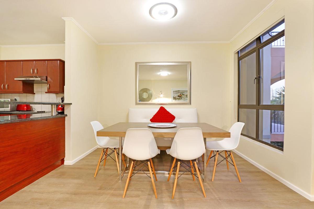 Capri 101 By Hostagents Appartement Kaapstad Buitenkant foto